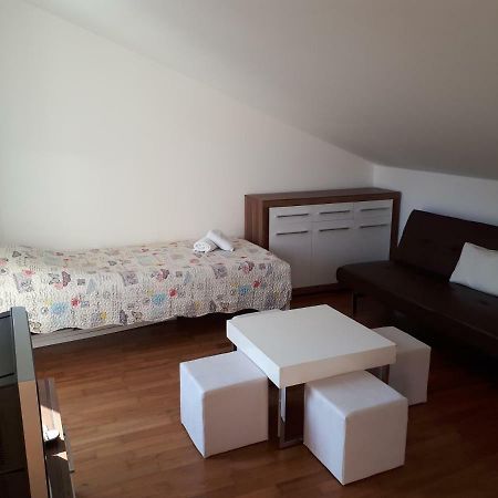 Ruzmarinka 4* Apartment Baska  Exterior photo