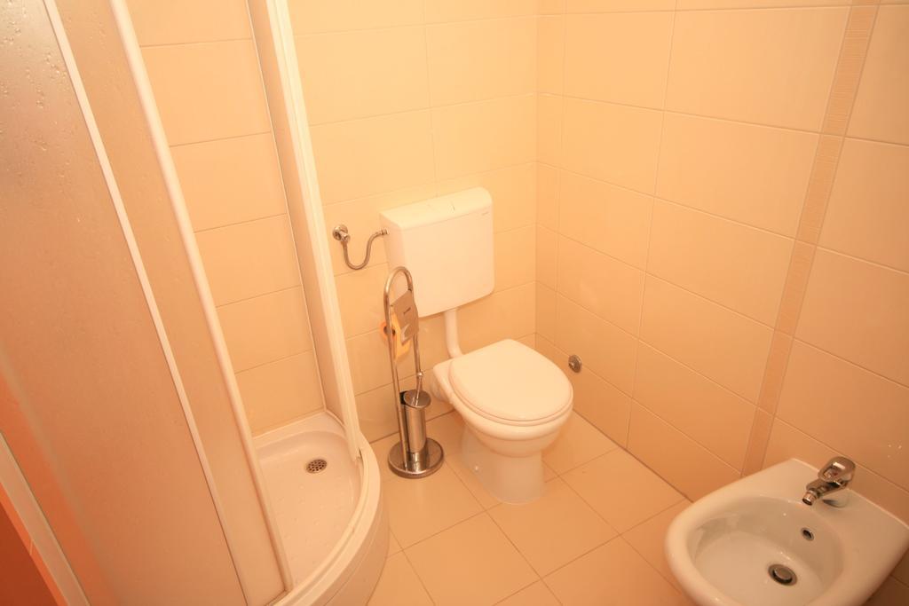 Ruzmarinka 4* Apartment Baska  Exterior photo