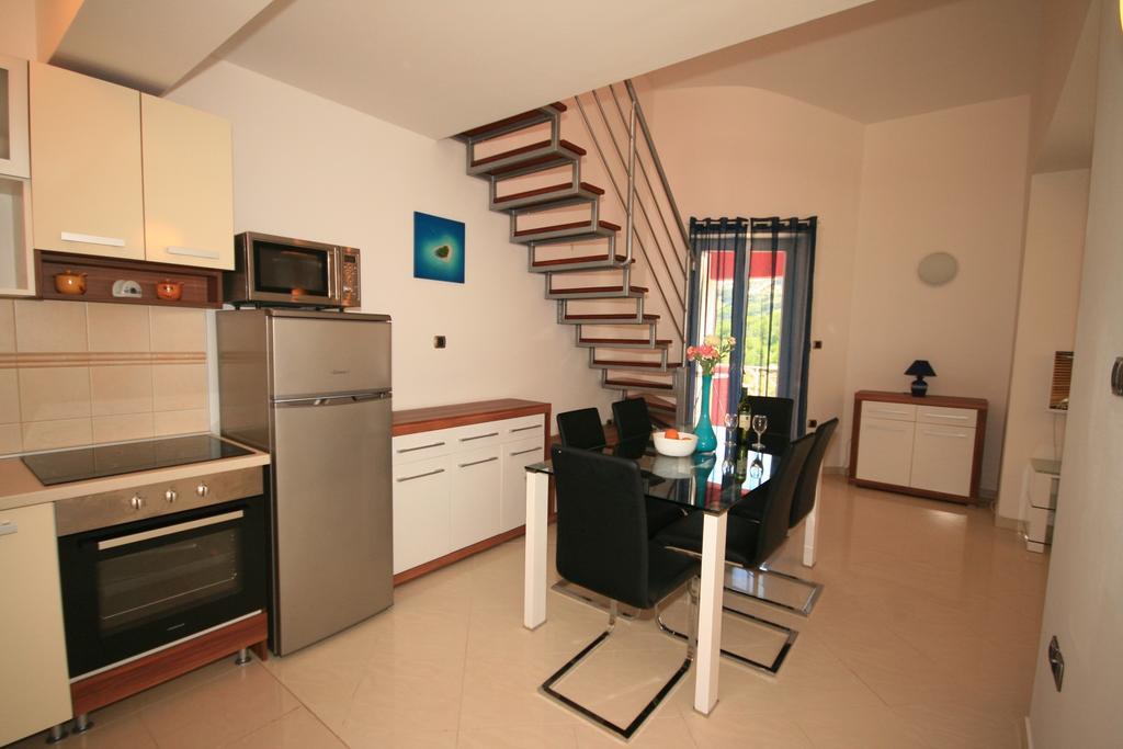 Ruzmarinka 4* Apartment Baska  Exterior photo