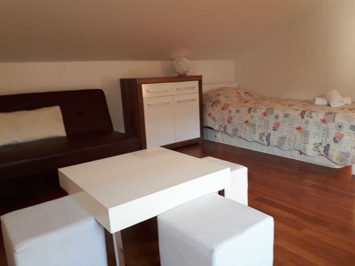 Ruzmarinka 4* Apartment Baska  Exterior photo