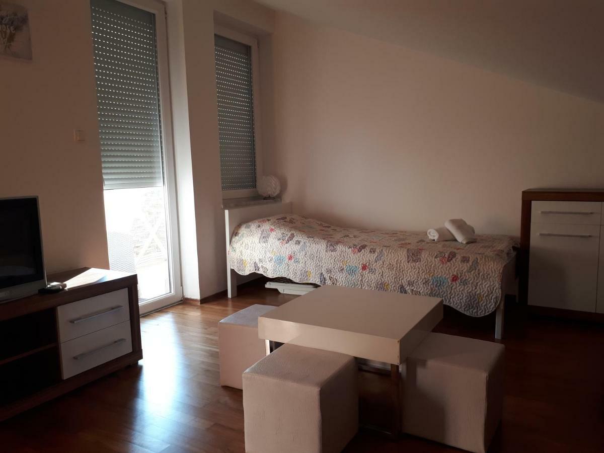 Ruzmarinka 4* Apartment Baska  Exterior photo