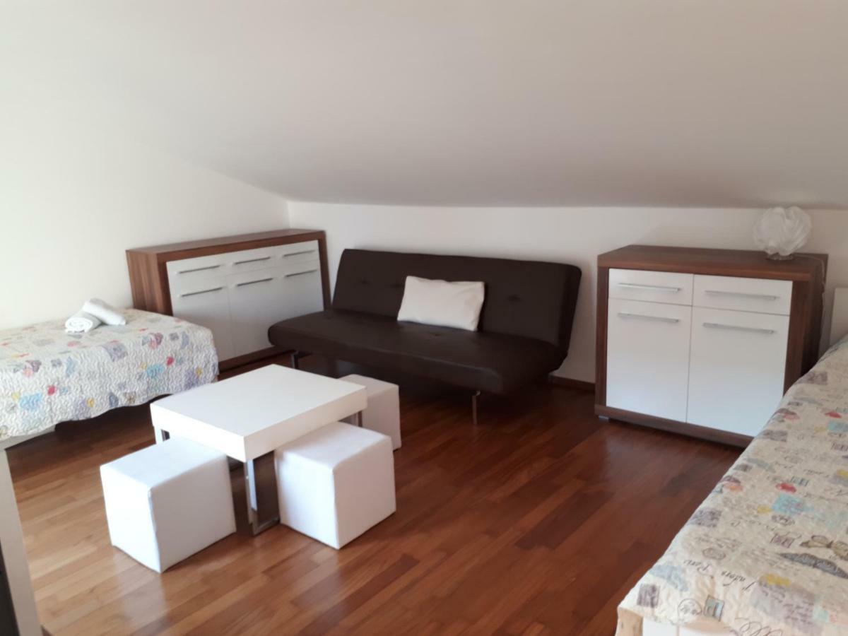 Ruzmarinka 4* Apartment Baska  Exterior photo